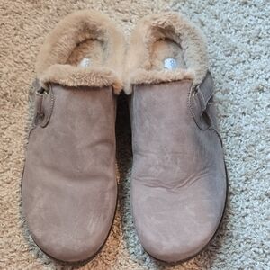 Clark Collection Tan Slip-On Shoes